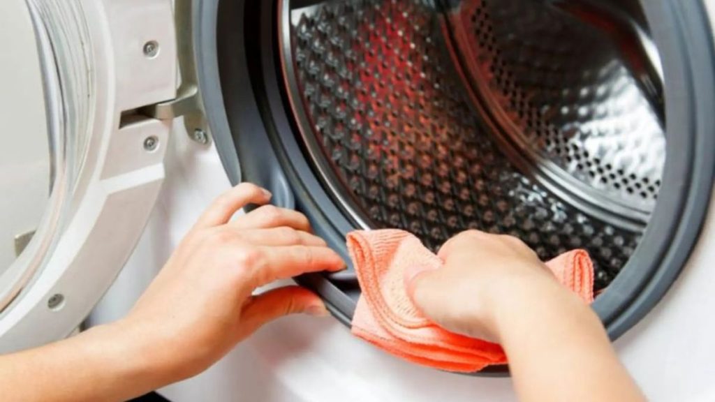 Vệ sinh máy giặt định kỳ