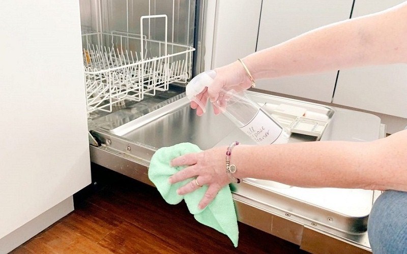 Máy rửa bát cũng cần được vệ sinh